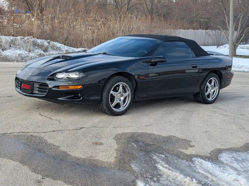 Used 2001 Chevrolet Camaro Z28 w/ SS Performance/Appearance Pkg image 4
