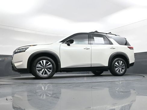 Used 2024 Nissan Pathfinder SL image 43