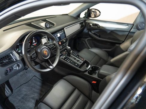Used 2026 Porsche Macan AWD/4WD image 4