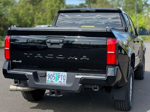 Certified 2024 Toyota Tacoma SR5 AWD/4WD image 5