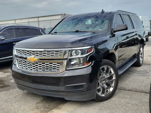 Used 2019 Chevrolet Suburban LT AWD/4WD image 3