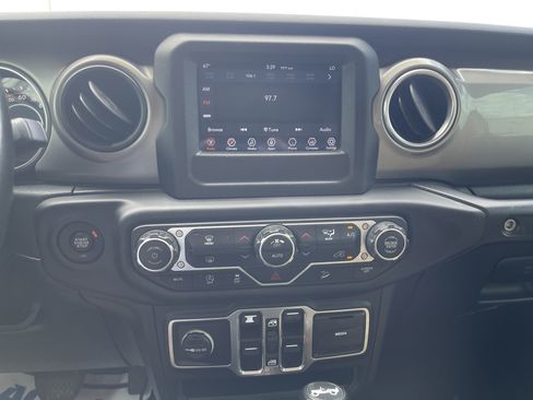 Used 2018 Jeep Wrangler Unlimited Sport S AWD/4WD image 24