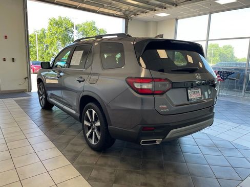 Used 2025 Honda Pilot Touring image 8