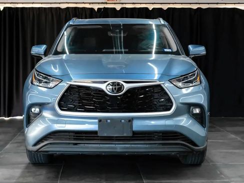 Used 2021 Toyota Highlander XLE FWD image 8