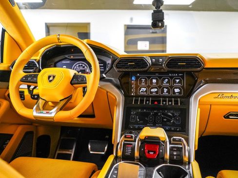 Used 2021 Lamborghini Urus AWD/4WD image 15