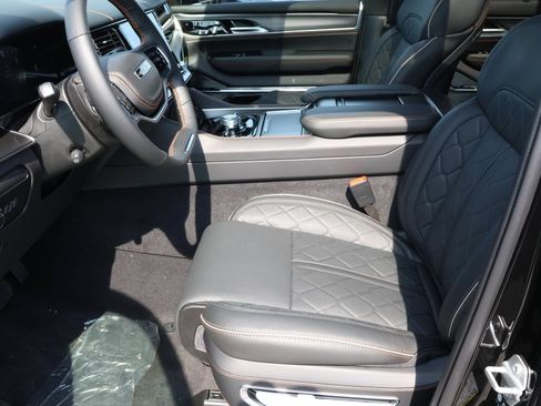 New 2026 Jeep Grand Wagoneer Summit AWD/4WD image 5
