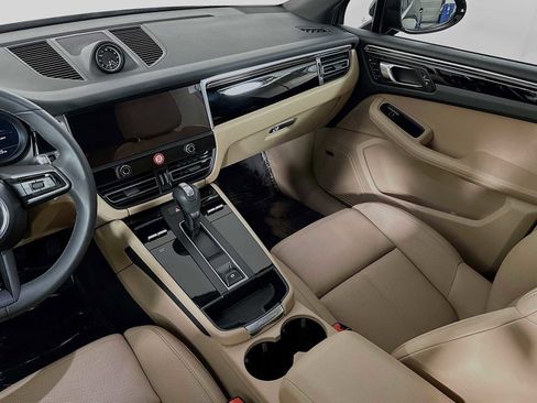 Certified 2025 Porsche Macan image 26