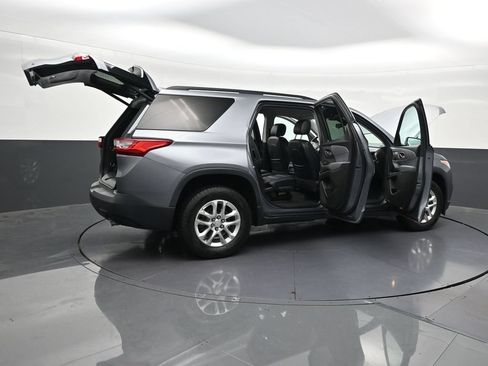 Used 2020 Chevrolet Traverse LT FWD image 34