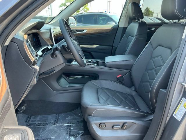 Used 2025 Volkswagen Atlas SE FWD image 13