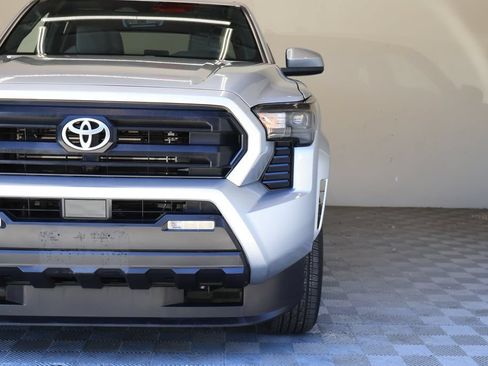Used 2024 Toyota Tacoma SR5 AWD/4WD image 5
