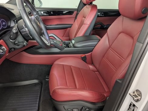 Used 2023 Porsche Cayenne S image 5