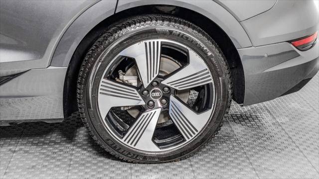 Used 2021 Audi e-tron Prestige w/ Prestige Package AWD/4WD image 36