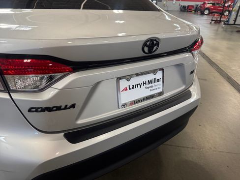 Used 2025 Toyota Corolla LE FWD image 25