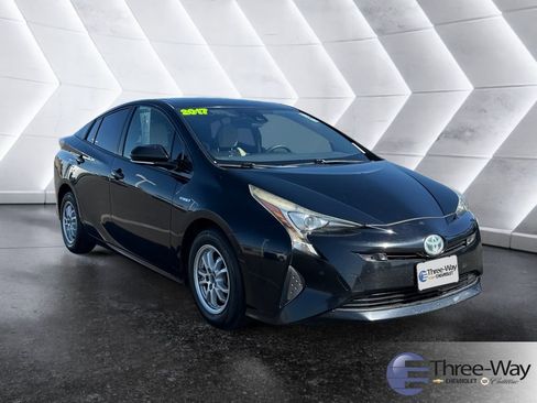 Used 2017 Toyota Prius Three image 7