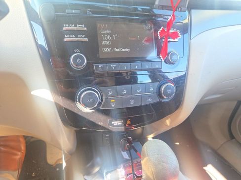 Used 2015 Nissan Rogue S image 20