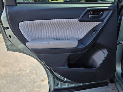 Used 2017 Subaru Forester 2.5i w/ Alloy Wheel Package image 19