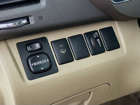 Used 2010 Toyota Highlander 2WD w/ Cold Weather Pkg image 15