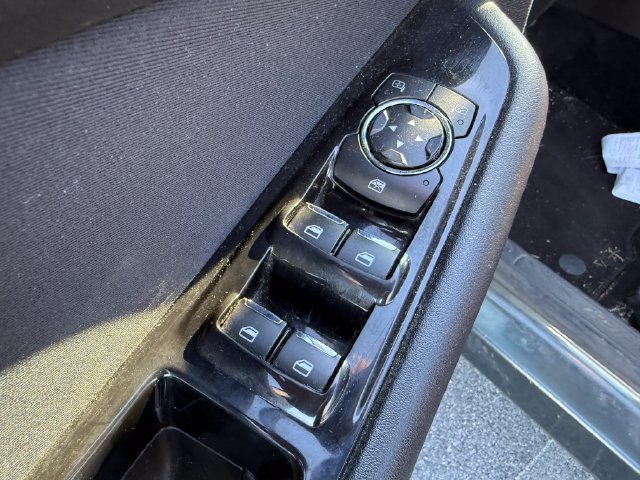 Used 2015 Ford Edge SEL FWD image 24