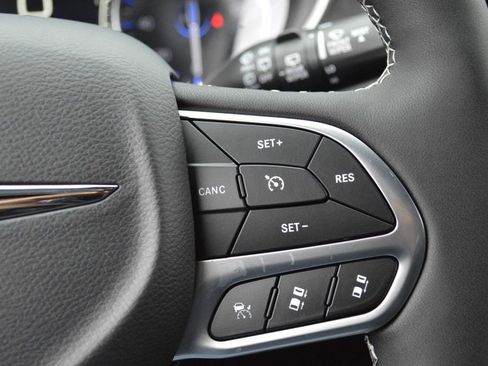 New 2026 Chrysler Pacifica Select image 15