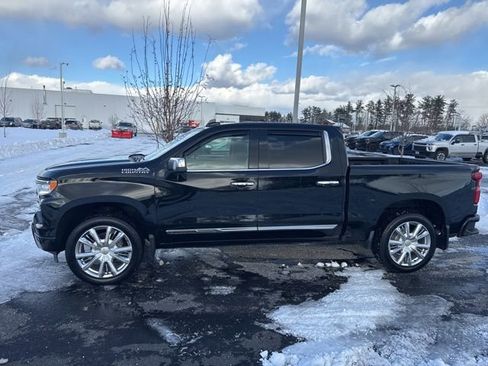 Used 2022 Chevrolet Silverado 1500 High Country w/ High Country Premium Package AWD/4WD image 2