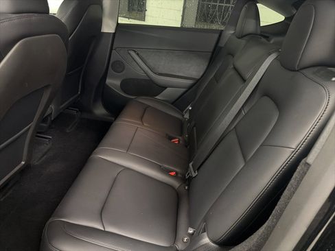 Used 2025 Tesla Model Y Long Range image 9