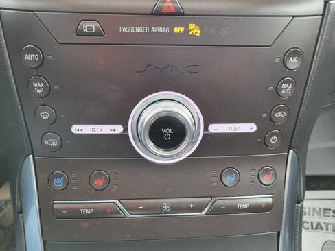 Used 2020 Ford Edge Titanium w/ Equipment Group 301A AWD/4WD image 20