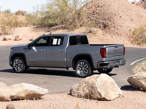 Used 2024 GMC Sierra 1500 Denali w/ Denali Reserve Package AWD/4WD image 9