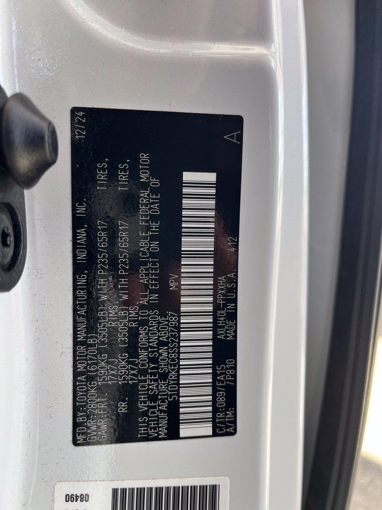 Used 2025 Toyota Sienna XLE FWD image 11