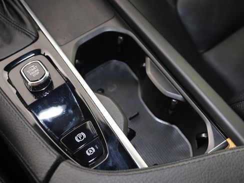 Used 2022 Volvo XC90 T6 Momentum w/ Climate Package image 30