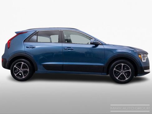 Used 2023 Kia Niro EX image 4