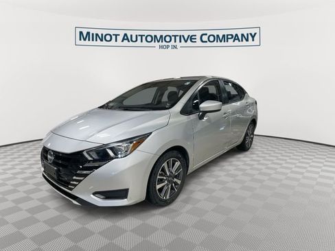 Used 2024 Nissan Versa SV FWD image 4