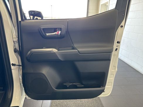 Used 2019 Toyota Tacoma TRD Off-Road image 49