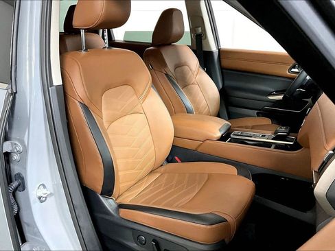 Used 2024 Nissan Pathfinder Platinum image 7