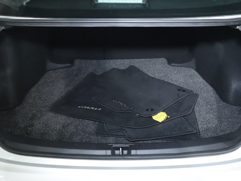 Used 2021 Toyota Corolla LE w/ Carpet Mat Package (TMS) FWD image 28
