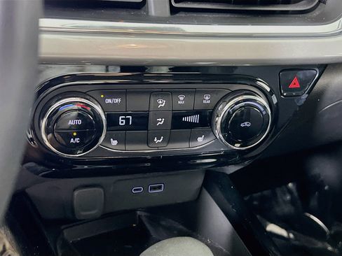 Used 2024 Chevrolet Trax LT w/ Sunroof Package FWD image 15