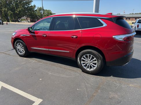 Used 2023 Buick Enclave Essence FWD image 3