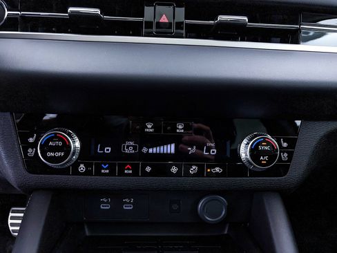 New 2026 Mitsubishi Outlander SEL FWD image 19