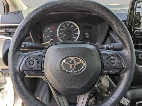 Used 2022 Toyota Corolla LE FWD image 31