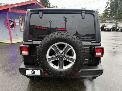 Used 2020 Jeep Wrangler Unlimited Sahara image 12