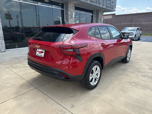 Used 2026 Chevrolet Trax LS FWD image 7