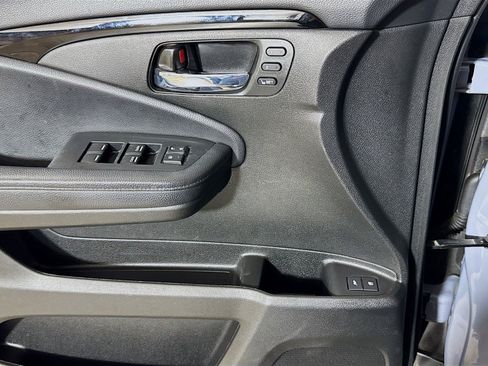 Used 2022 Honda Pilot Touring image 16