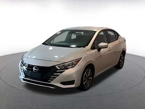 Used 2025 Nissan Versa SV FWD image 4