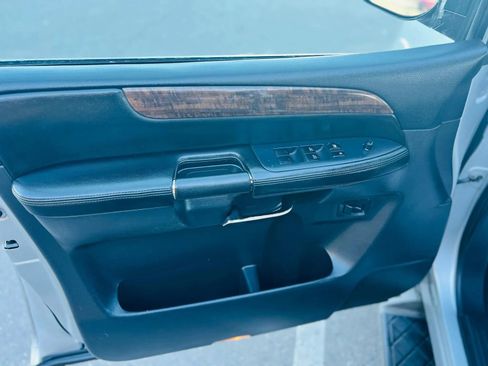 Used 2013 Nissan Armada SL image 17