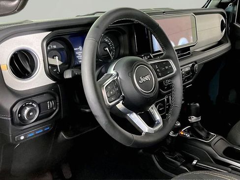 Used 2025 Jeep Wrangler Unlimited Sahara AWD/4WD image 16