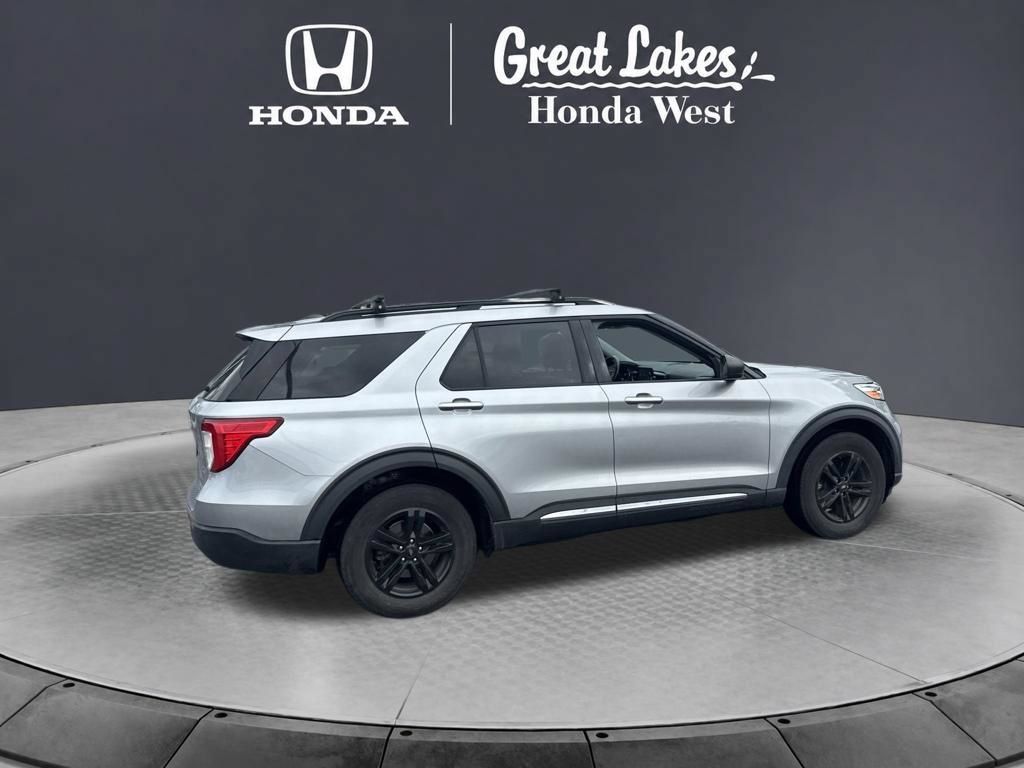 Used 2021 Ford Explorer XLT w/ Equipment Group 202A AWD/4WD image 11