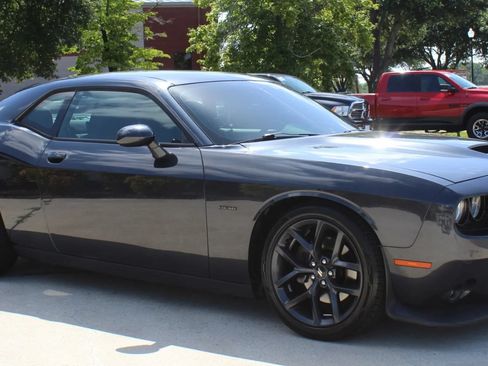 Used 2019 Dodge Challenger R/T w/ Driver Convenience Group RWD image 7