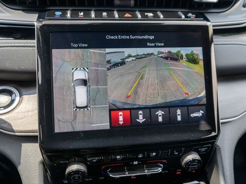 Used 2023 Jeep Grand Cherokee 4WD 4xe w/ Luxury Tech Group II image 20