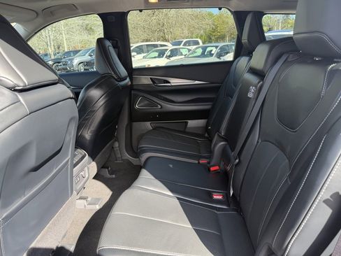 Used 2023 INFINITI QX60 Luxe w/ Performance Audio Package image 13