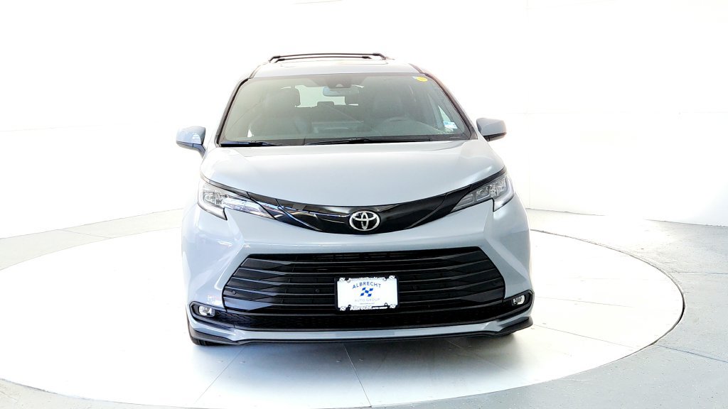 New 2026 Toyota Sienna XLE Woodland Edition AWD/4WD image 8
