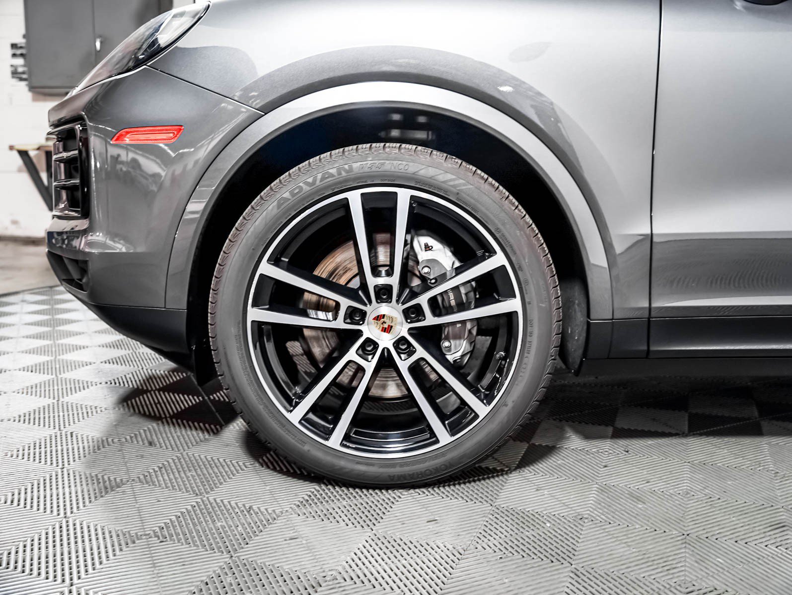 Certified 2024 Porsche Cayenne AWD/4WD image 14